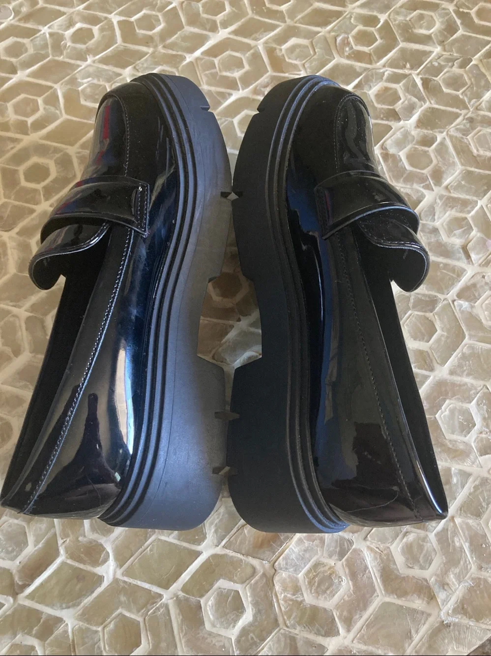 Aldo Meshki lug-sole vegan-patent leather platform loafer (7.5) in black - Picture 8 of 11
